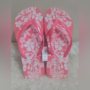 NWT old navy girls size 1/2y coral/pink and white floral flip flops